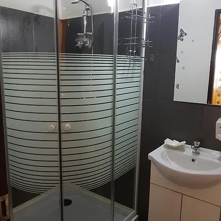 Casa Teilor 3* Питешти